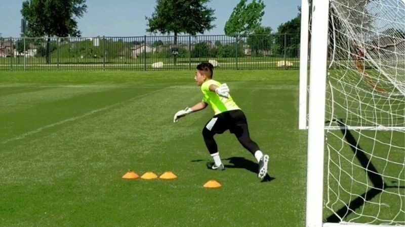 Tăng Độ Chính Xác Với Kỹ Thuật Phát Bóng Thủ Môn Chuẩn
