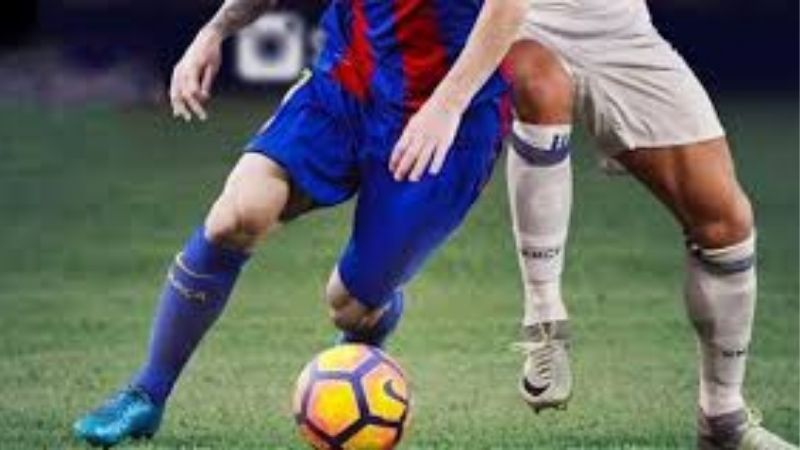 Kỹ Thuật Rê Bóng Hiệu Quả Giúp Vượt Qua Mọi Hậu Vệ